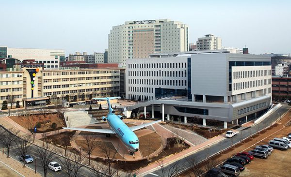 Inha Technical College là một trong những trường đào tạo nguồn nhân lực kỹ thuật cho sự phát triển kinh tế tại Hàn Quốc