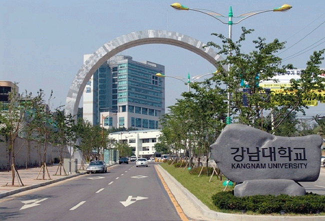 trước công trường đại học Kangnam