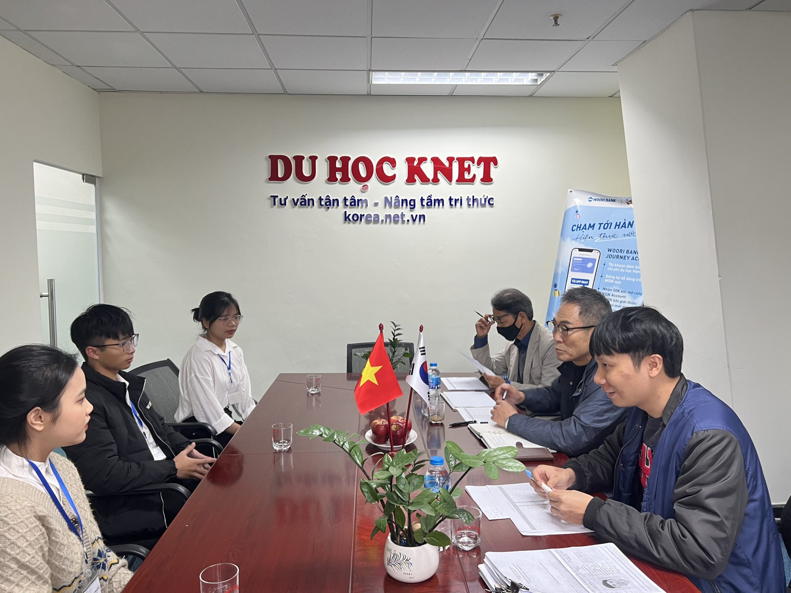 Ảnh viện trưởng trường Tongwon về trực tiếp Knet phỏng vấn nhận du học sinh
