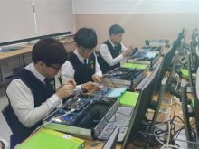 Học kiểm tra, lắp giáp linh kiện điện tử tại Hàn Quốc