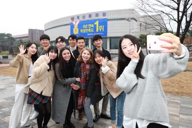 Sinh viên và du học sinh ở trường đại học Chungbuk