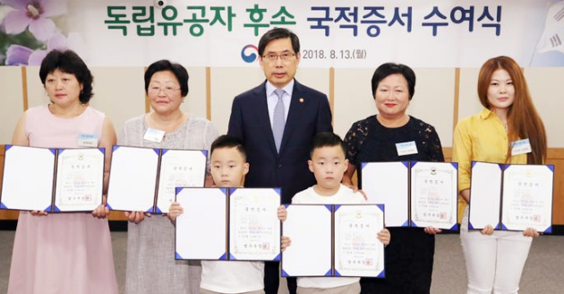 Chính phủ Hàn Quốc đang được kiến nghị xem xét lại việc cấp quốc tịch Hàn Quốc cho du học sinh