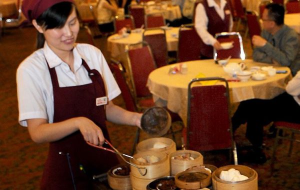 Việc làm thêm tại Hàn Quốc làm phục vụ quán ăn được nhiều sinh viên Việt mới sang lựa chọn