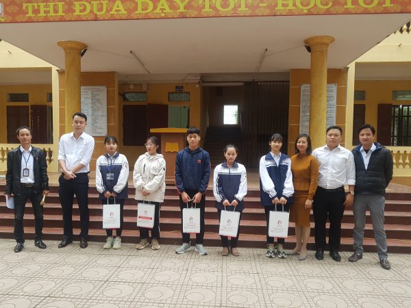 Lễ trao tặng học bổng của Knet tại trường trung học cơ sở Xuân Mai - Hà Nội