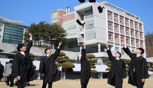 Sinh viên trong ngày lễ tốt nghiệp