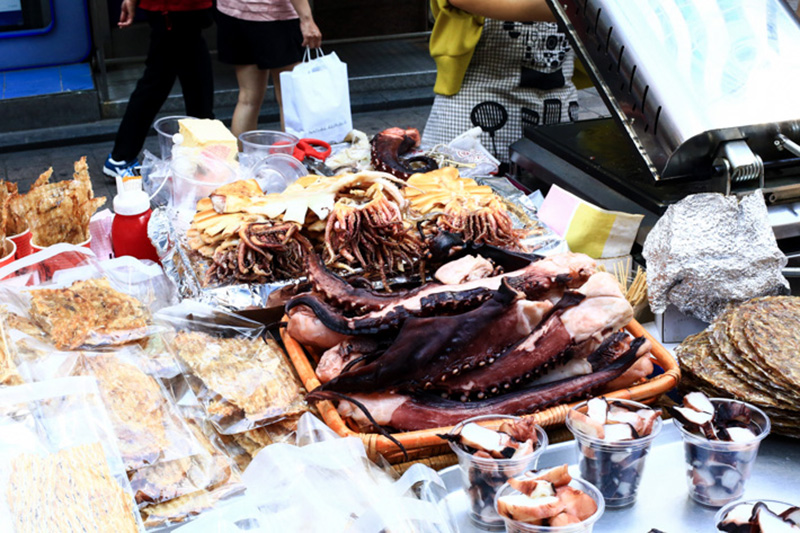 Mực nướng món ăn đường phố phổ biến ở Seoul